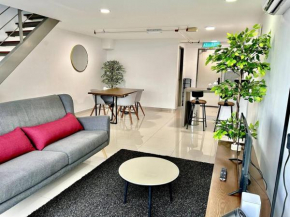 Pinnacle PJ-Duplex,Projector,FREE Parking,Near LRT,2-6pax